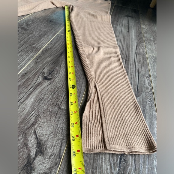 Aritzia Babaton Distill Legging camel/ tan | rubbed knit | split hem - Picture 12 of 14